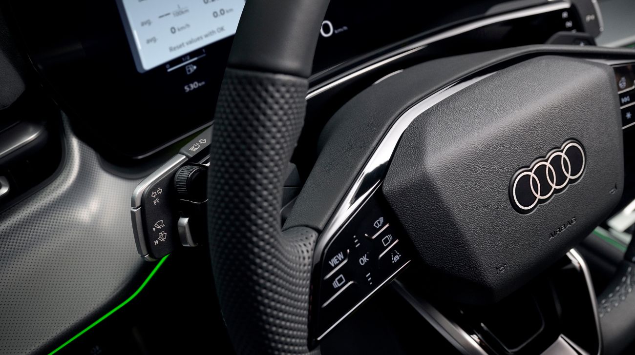 1750156132-Audi Q